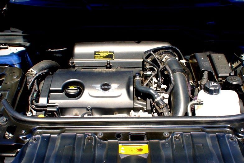 MINI Clubman Engine