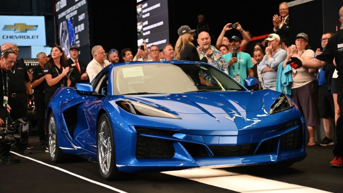 2024 Corvette E-Ray sells at charity auction for $1.1 million