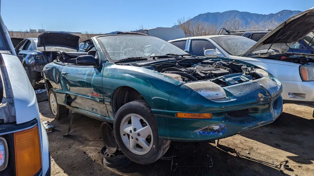 Junkyard Gem: 1997 Pontiac Sunfire SE Convertible