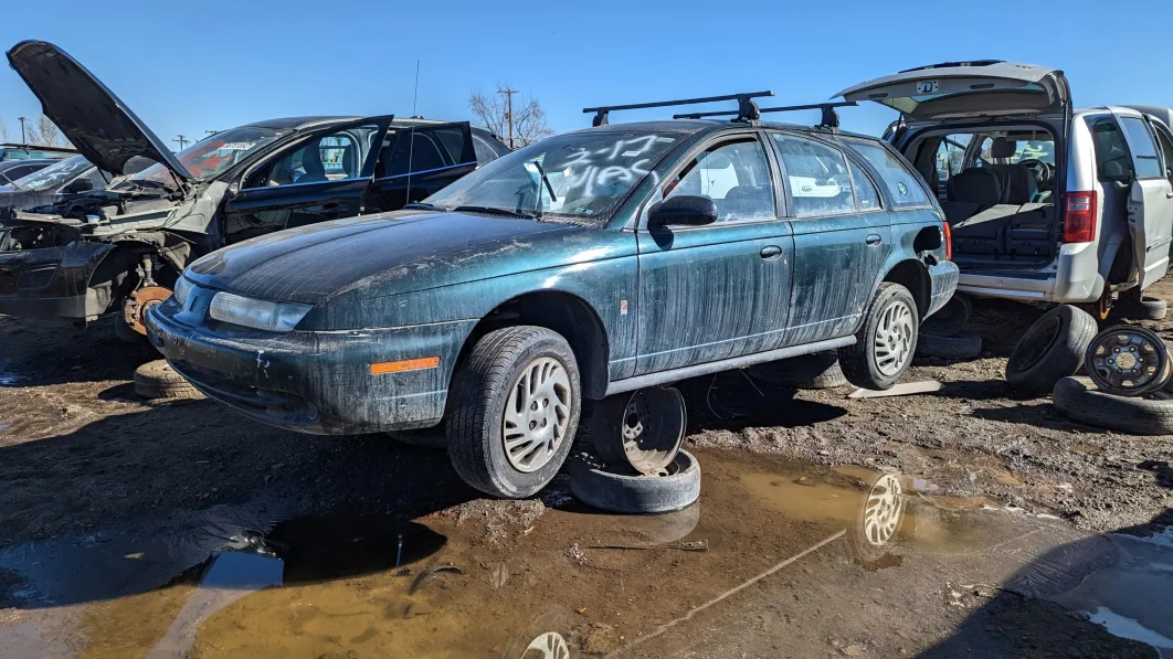 Junkyard Gem: 1998 Saturn SW2 wagon