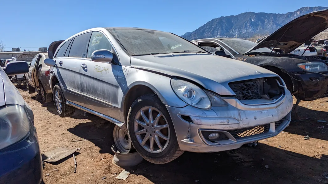 Junkyard Gem: 2006 Mercedes-Benz R500