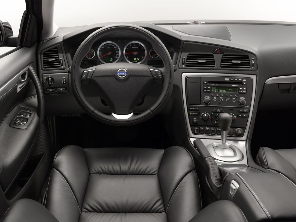 Shocker! Test Shows Physical Buttons Are Less Time-Consuming in Cars Than Touchscreens
