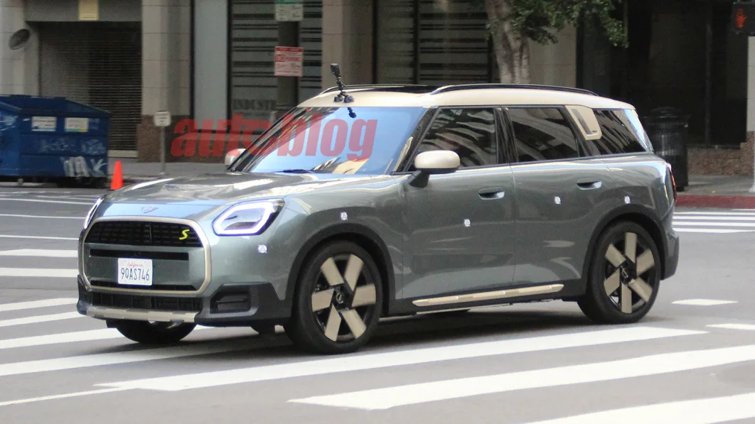 2024 Mini Countryman SE caught undisguised in spy photos