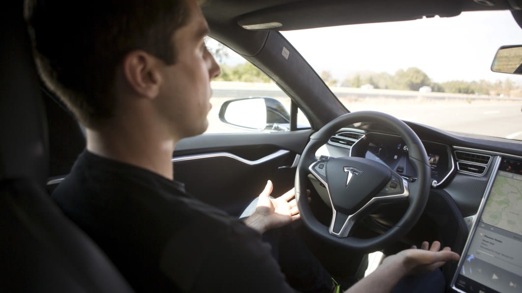 Feds investigate Musk tweet about disabling Tesla hands-on-wheel alerts